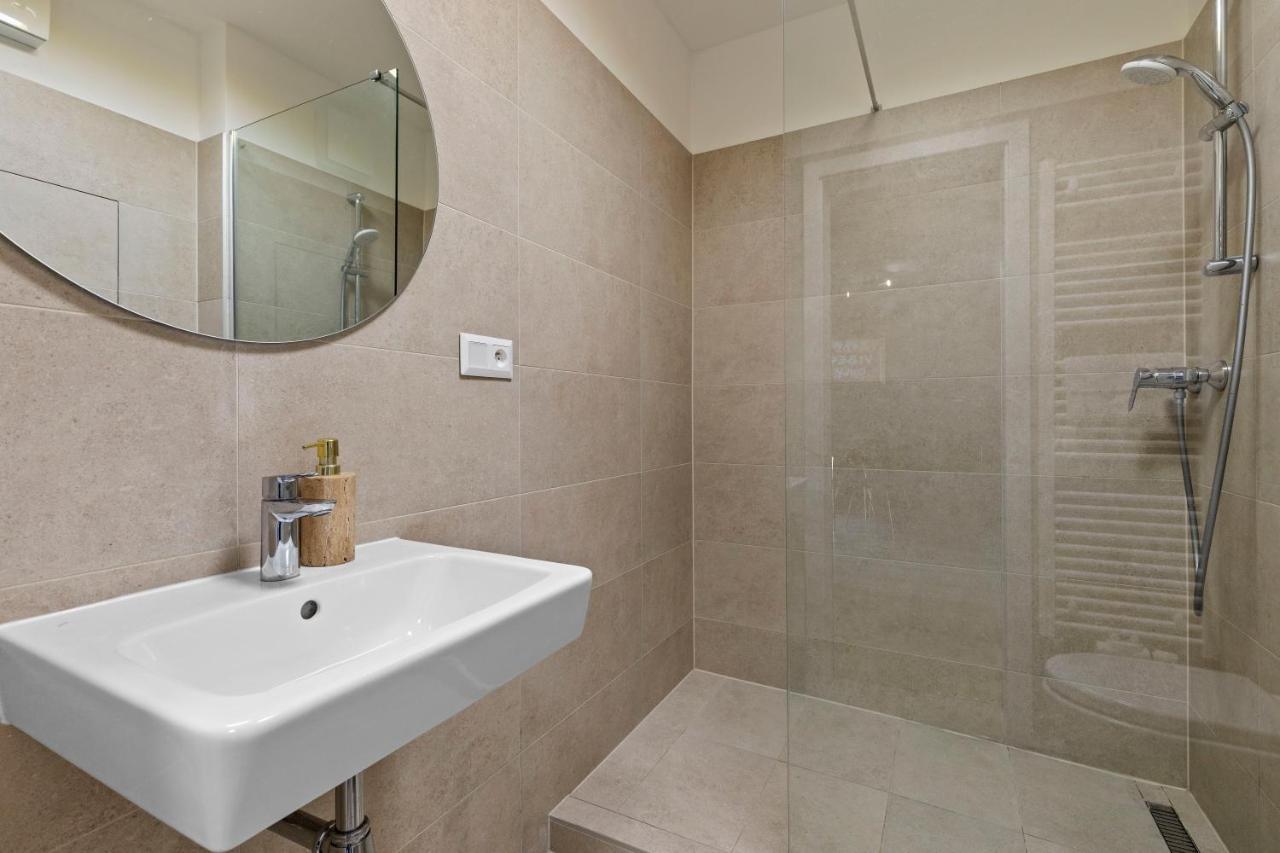 Apartmán Lam Black - Ac - Balcony Bratislava Exteriér fotografie
